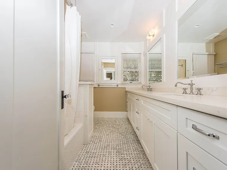306 N Shaffer St — Photo 22