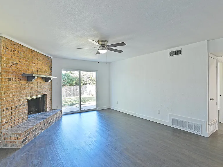 2227 Newbury Dr — Photo 9
