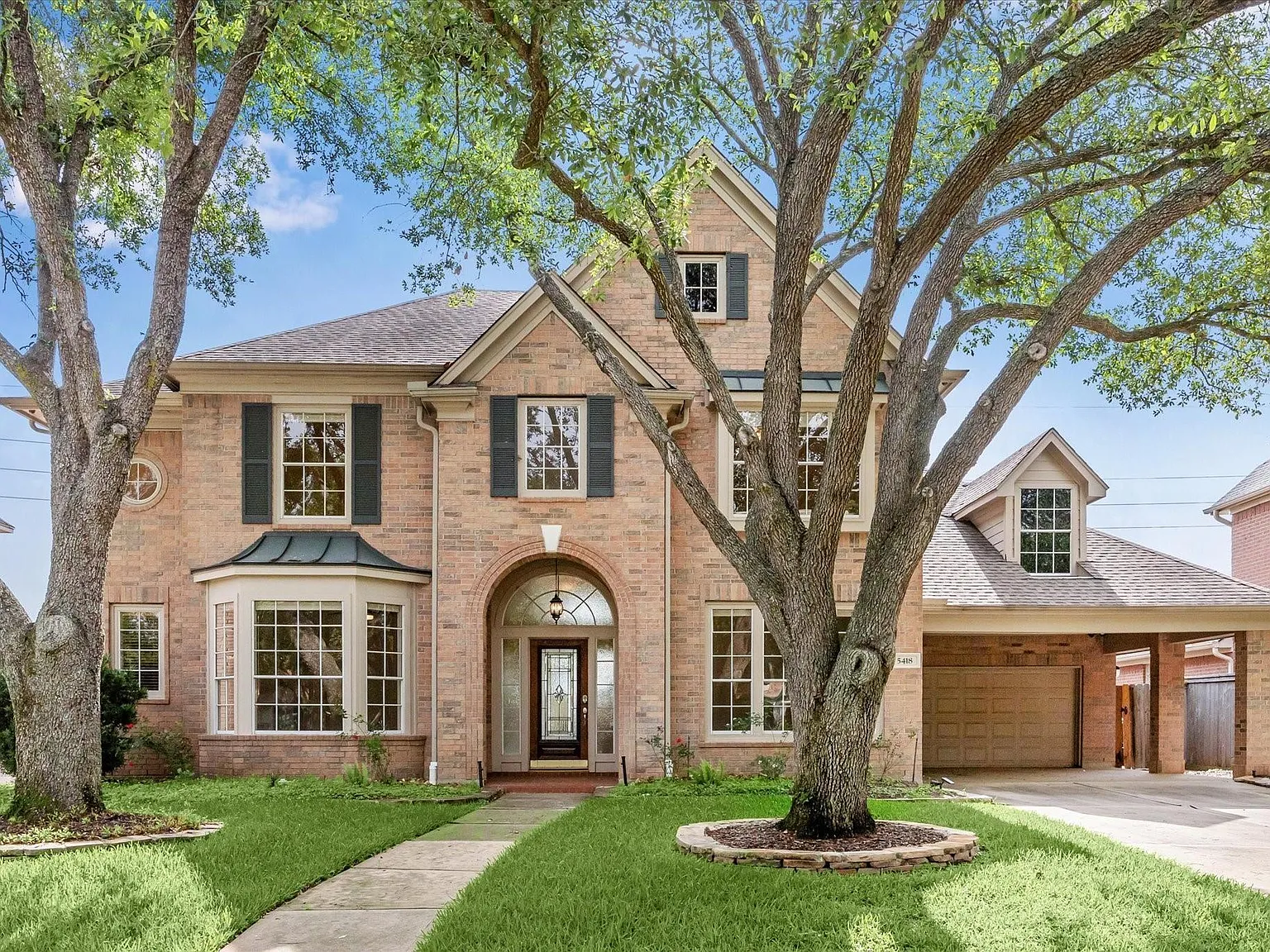 5 bed, 3.5 bath, 3878 sqft, $5,700 — Photo 1
