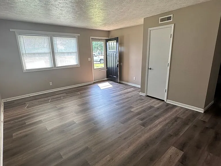 30-32 Morehouse Ct — Photo 2