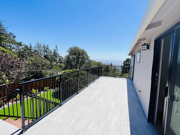2620 Marin Ave — Photo 23