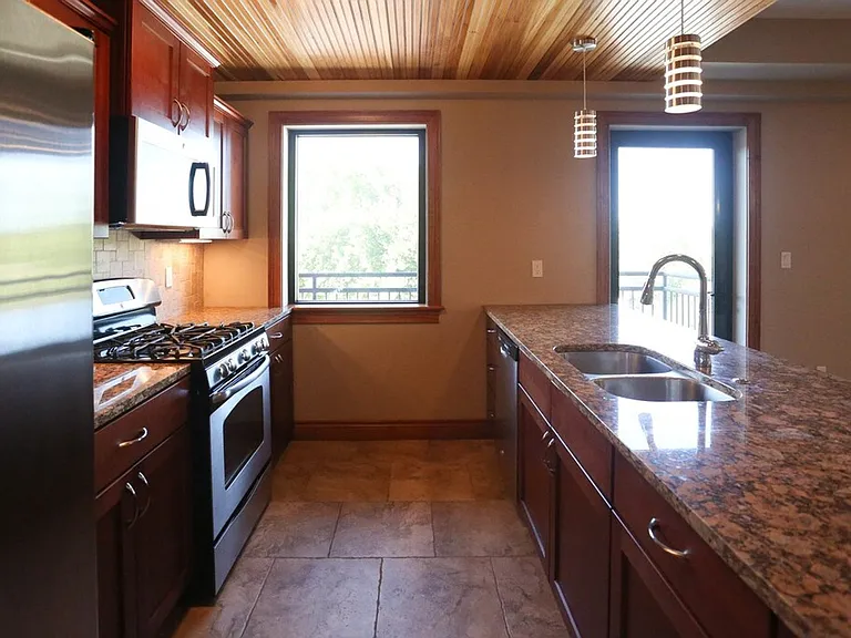 1200 E Walnut St — Photo 8