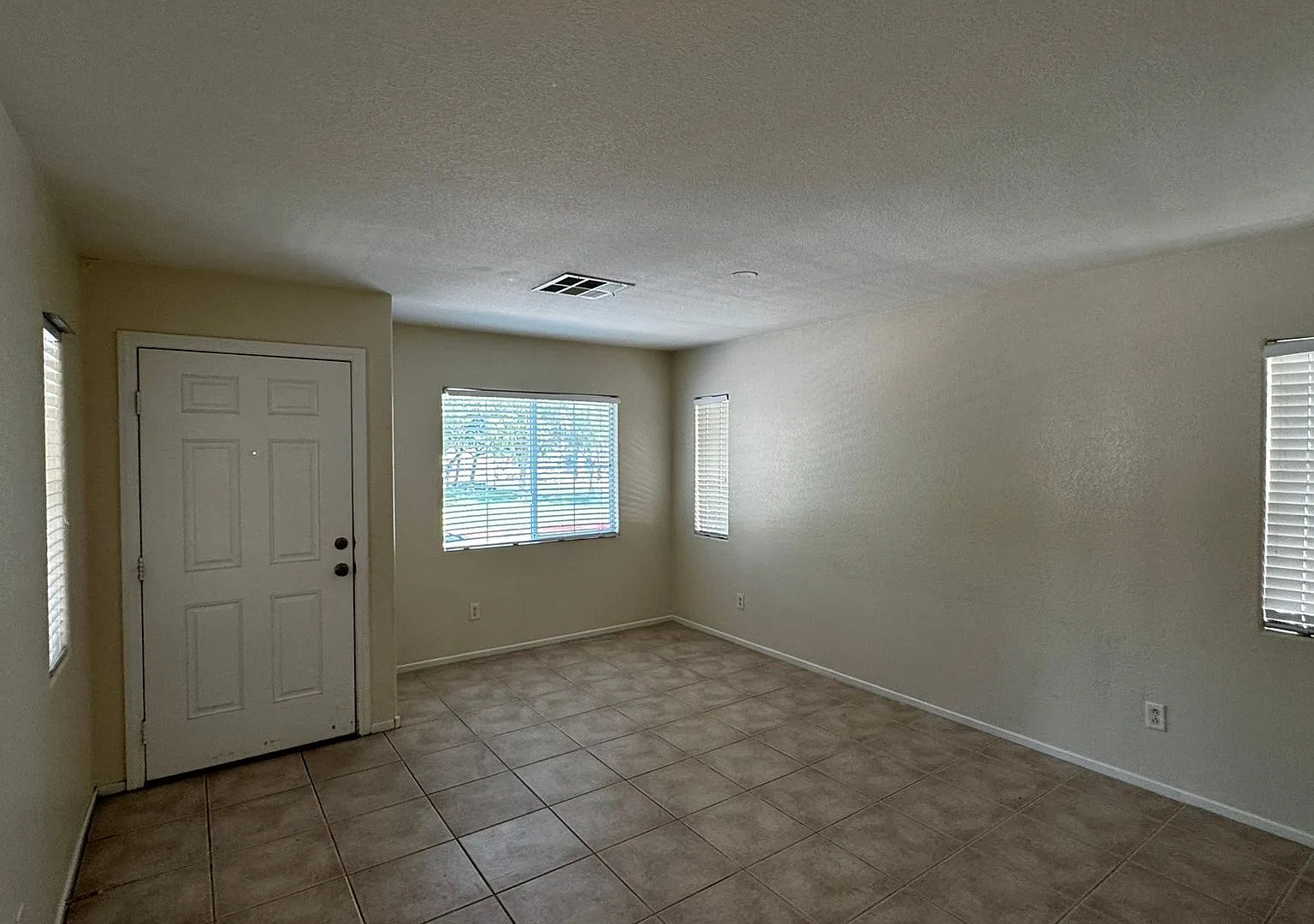 NW Gated Community 2 bdrm plus loft — Photo 2