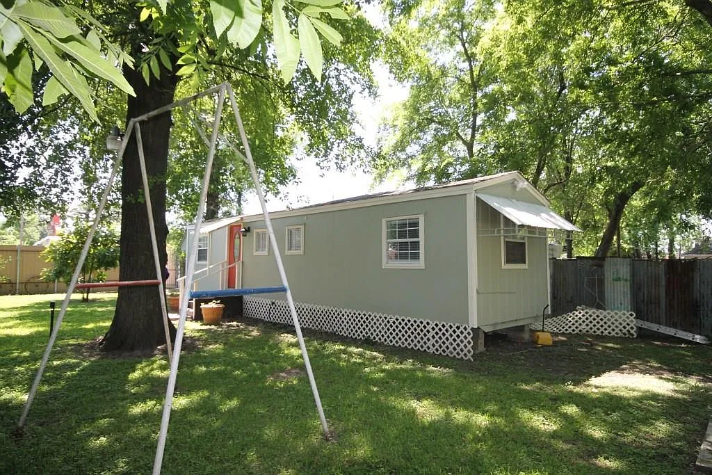 1 bed, 1.0 bath, 480 sqft, $950 — Photo 2