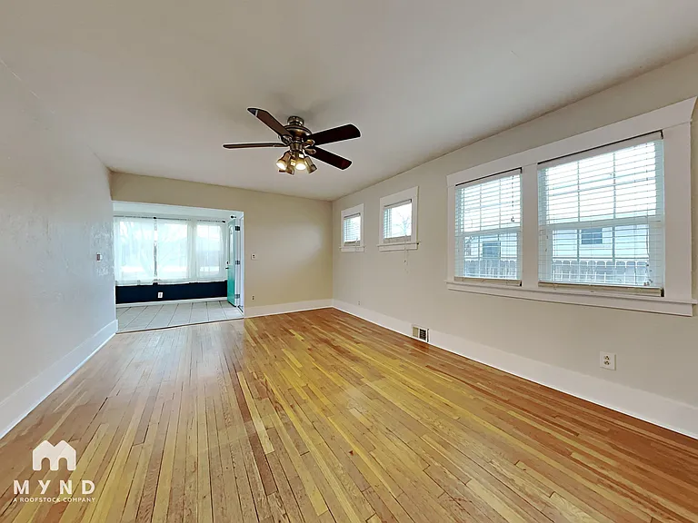 4465 N Meade St — Photo 2