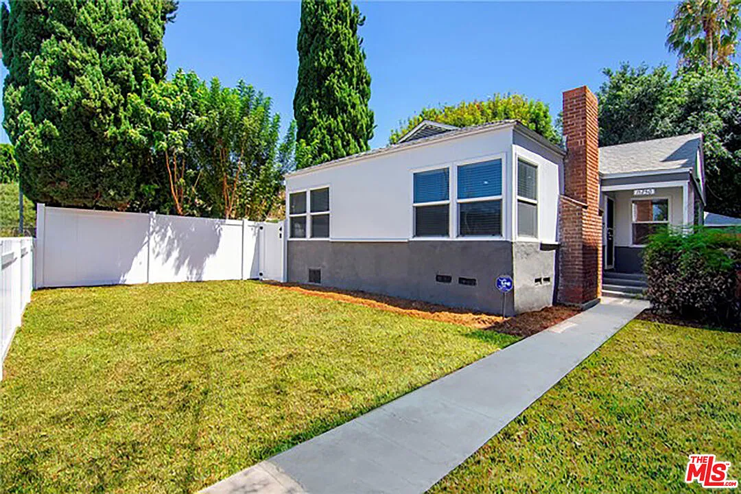 3 bed, 2.0 bath, 1178 sqft, $4,500 — Photo 1