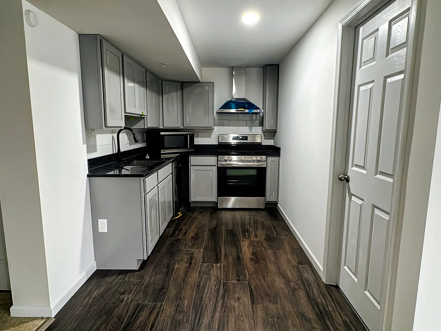 2 bed, $1,600 — Photo 4