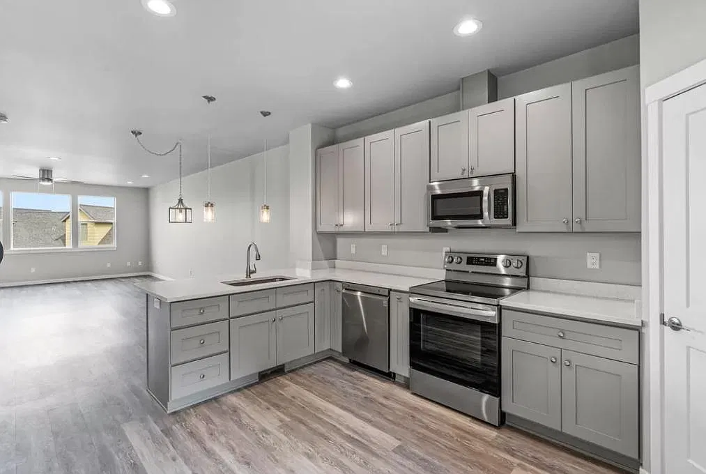 3 bed, 2.5 bath, 1610 sqft, $2,575 — Photo 1