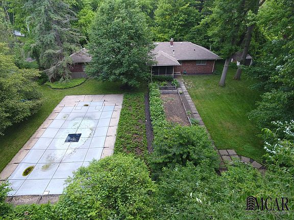 4th image of 8290 Chamberlain Dr