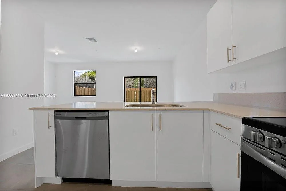 3 bed, 1756 sqft, $3,500 — Photo 4