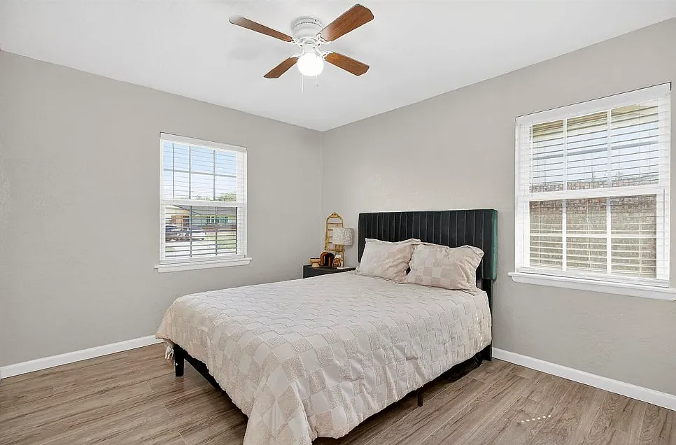 3 bed, 1100 sqft, $1,229 — Photo 2