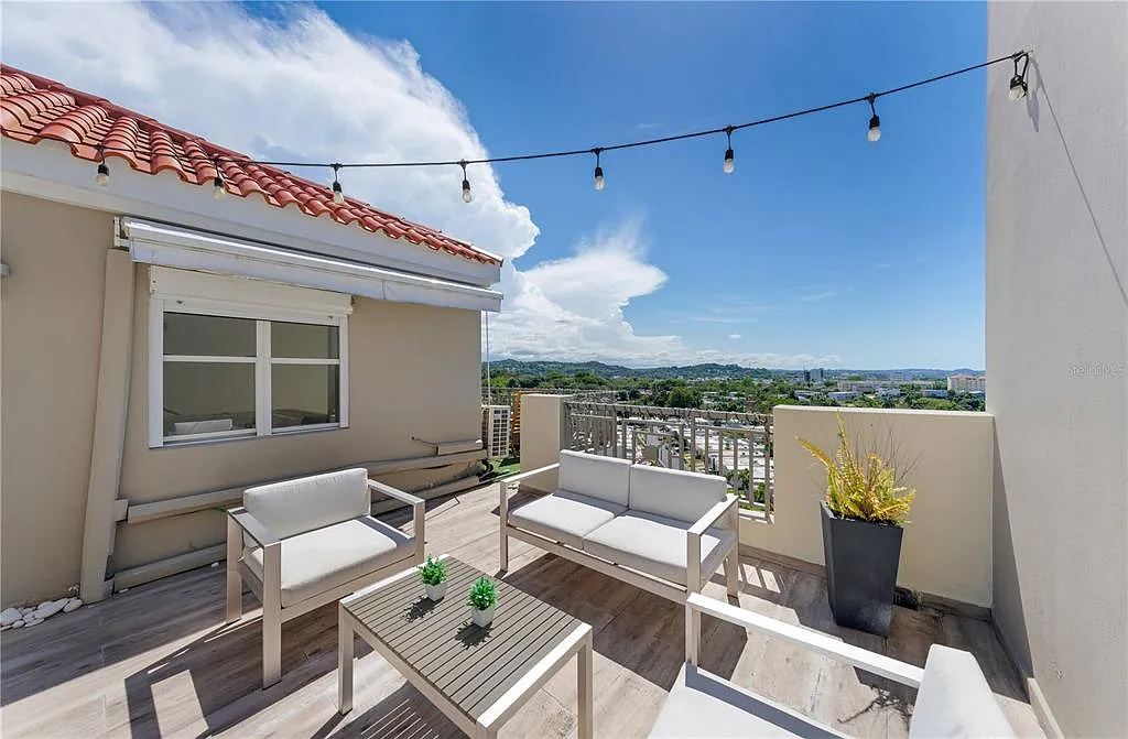 3 bed, 4.0 bath, 3914 sqft, $4,700 — Photo 3