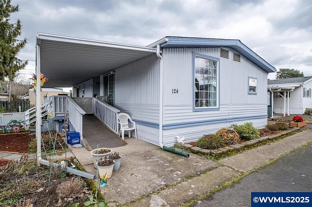 4882 Lancaster Dr NE Unit 124 photo 1