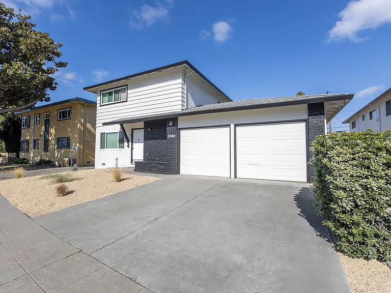 2315 Monroe St — Photo 10
