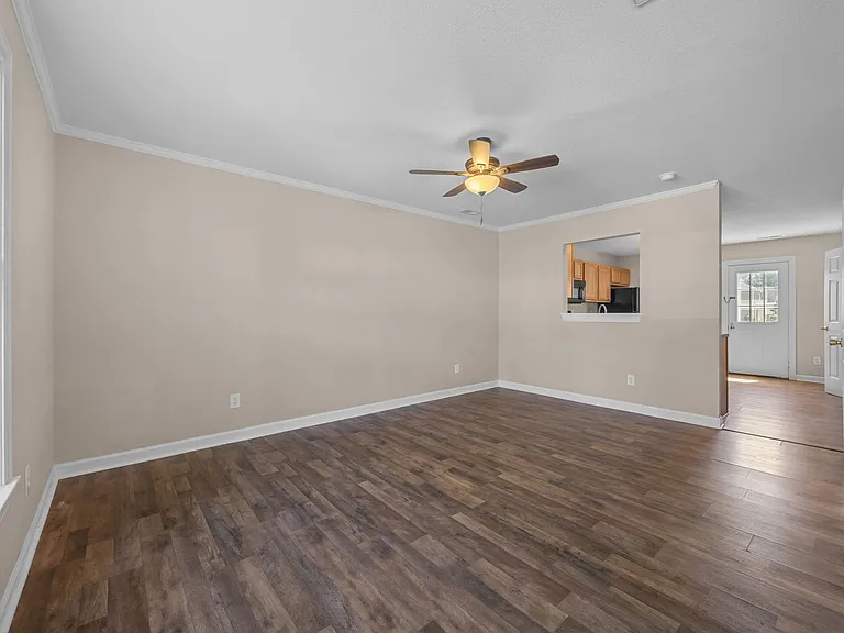 911 Springwood Dr — Photo 3