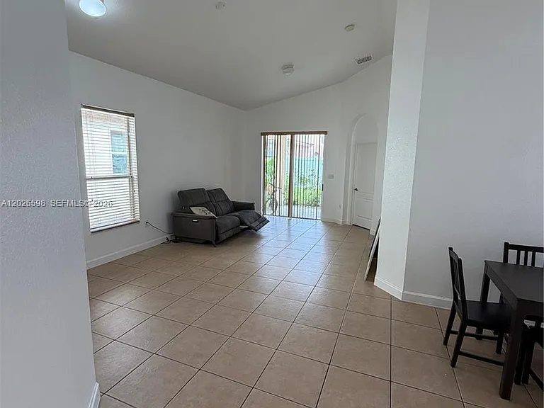 3951 NE 11th Dr — Photo 10