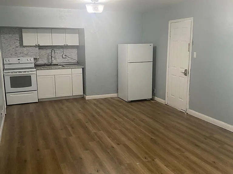 24607 Patricia Ct — Photo 8