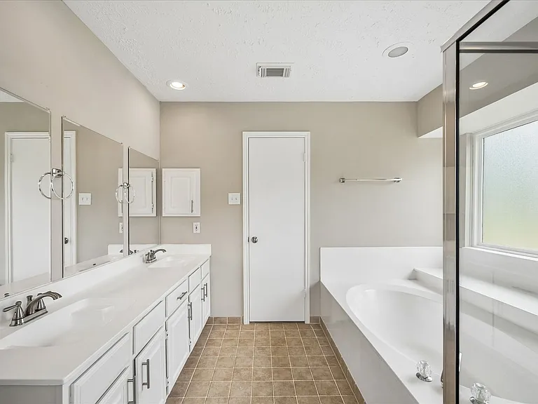 2414 Chelston Ct — Photo 11