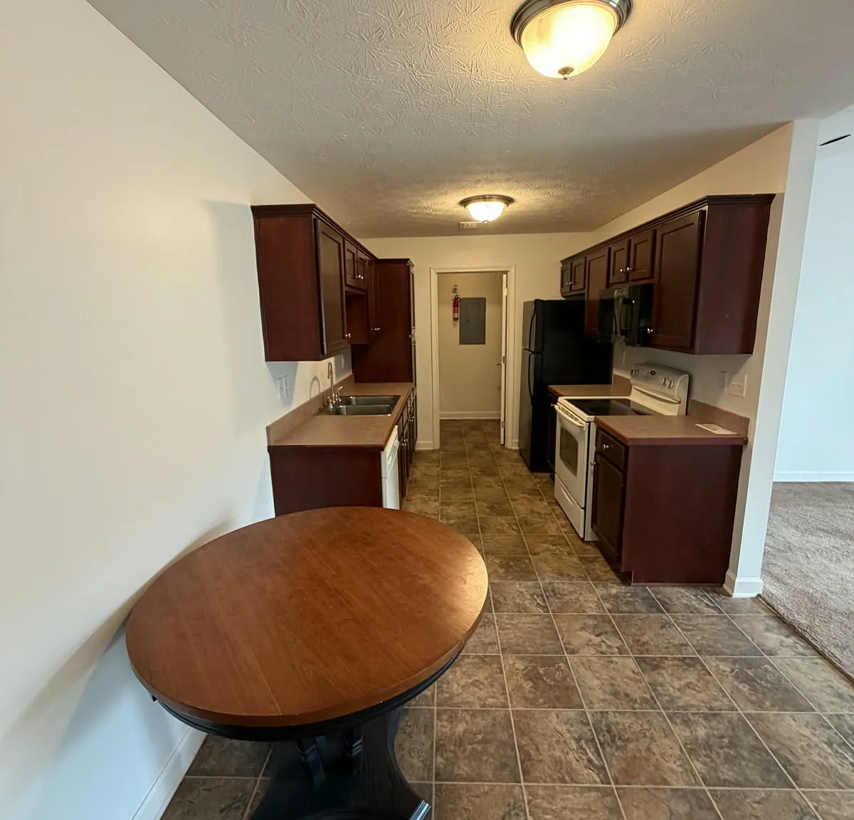 2 bed, 985 sqft, $1,400 — Photo 3