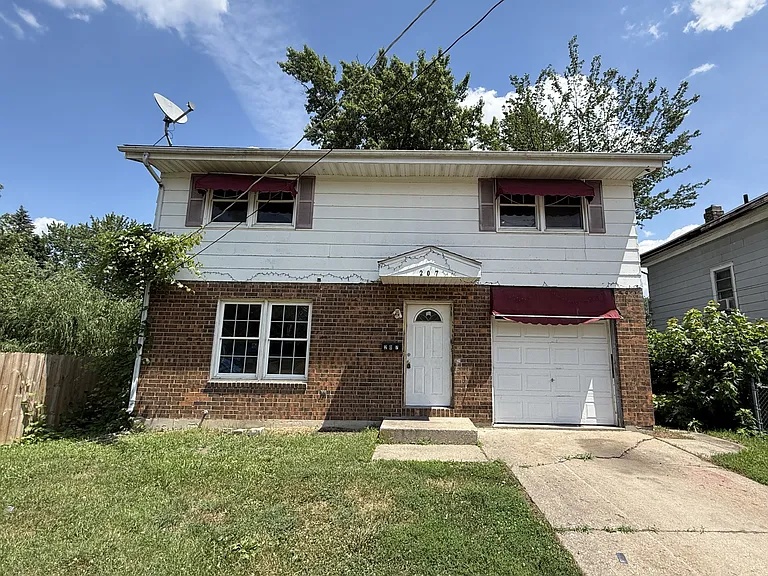 207 N Central Ave — Photo 1