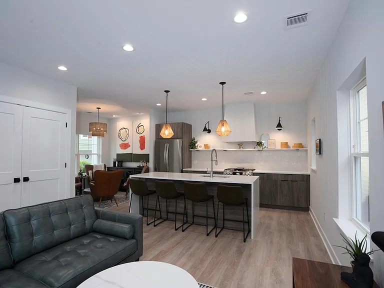 704 4th Ave — Photo 8