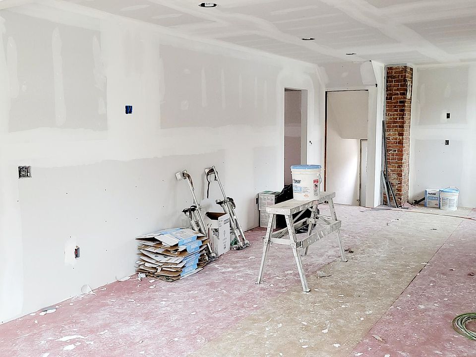 2nd image of 936 Webster St