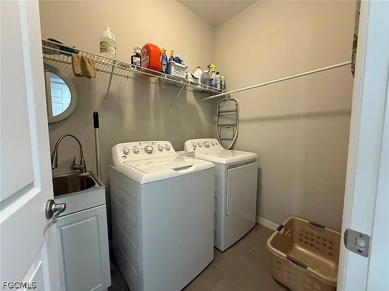 3916 King Edwards St — Photo 12