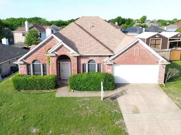 1066 Streamside Dr, Cedar Hill, TX 75104