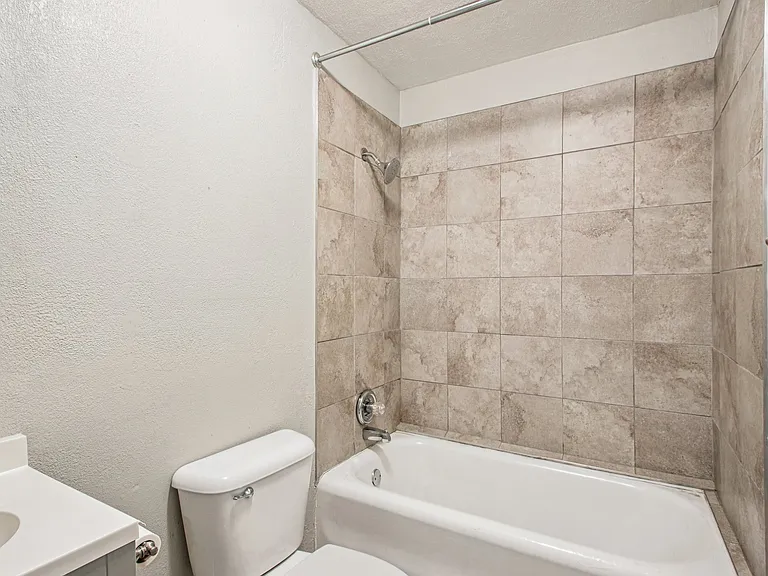 828 East Dr #3 — Photo 13