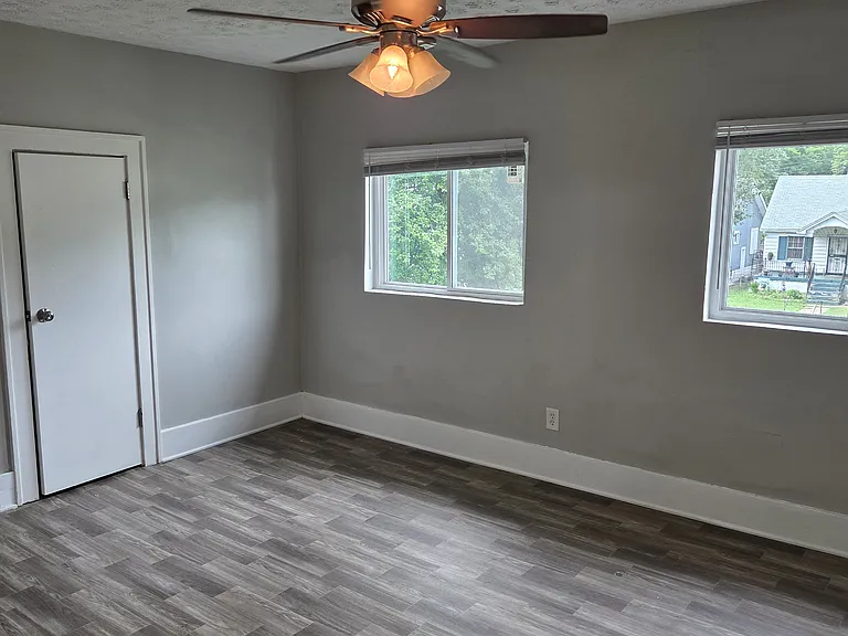 3104 Grand Ave — Photo 8