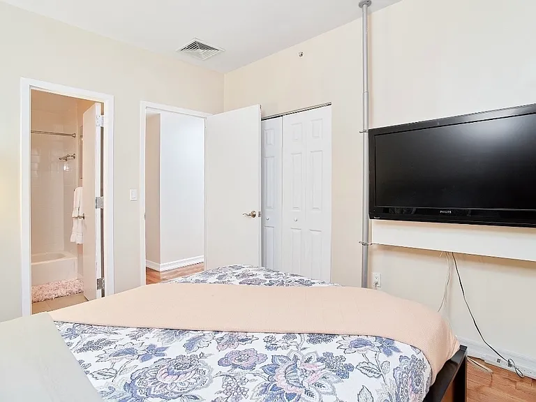 120 Nassau St #3 — Photo 4