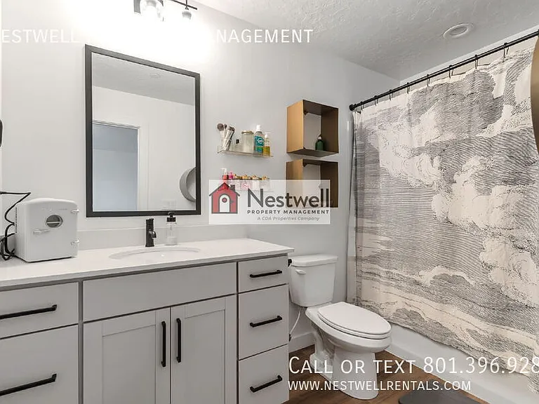 359 N 700 W #21 — Photo 14