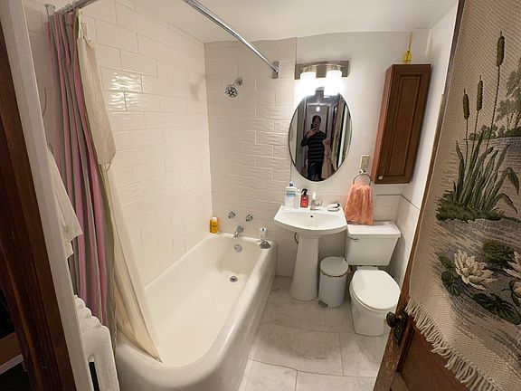 5th image of 2530 Dupont Ave S APT 204