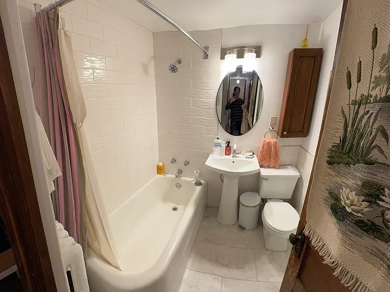 2530 Dupont Ave S #204 — Photo 5