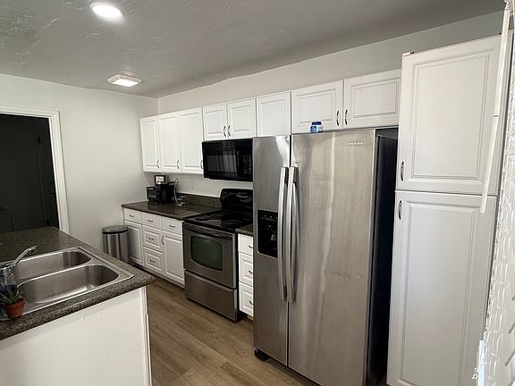 3rd image of 6711 Turnergrove Dr