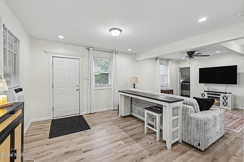 5th image of 41 Hillcrest Avenue