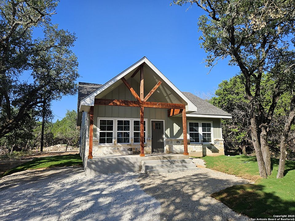 1st image of 2546 Grandview Forest