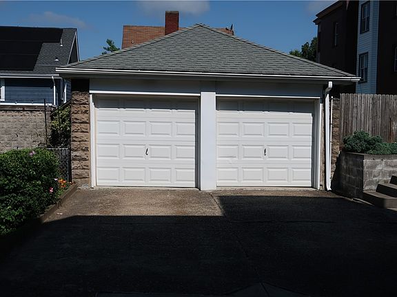 3rd image of 1250 Goe Ave