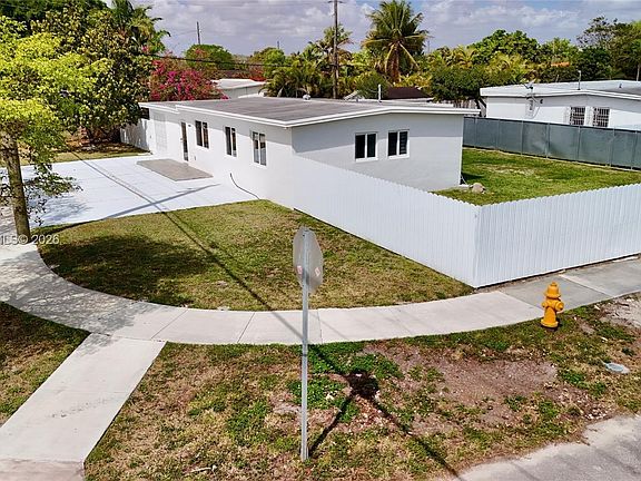 3rd image of 10381 SW 32nd St