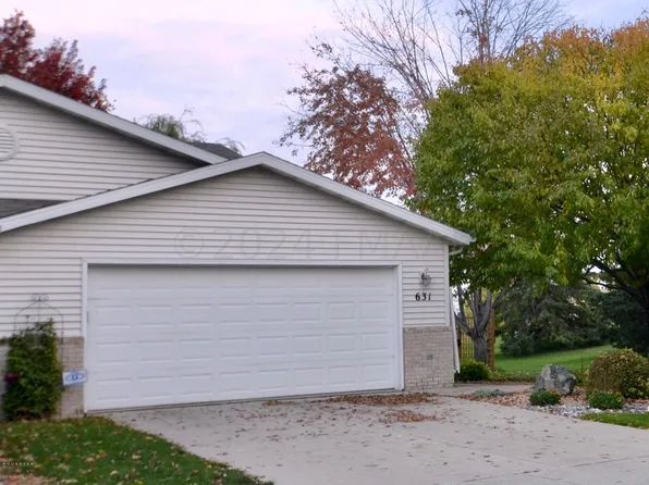 631 Royal Oaks Dr N, Fargo, ND 58102