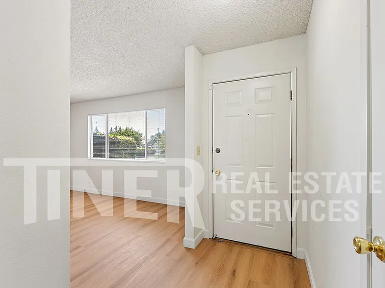 3233 Oriole Way — Photo 7