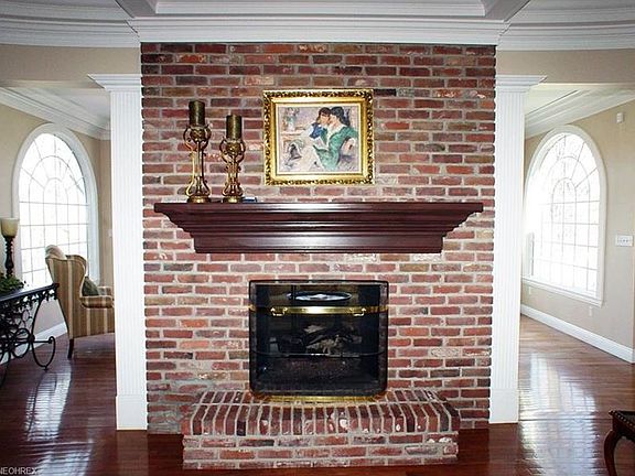 4th image of 261 Sharon Dr