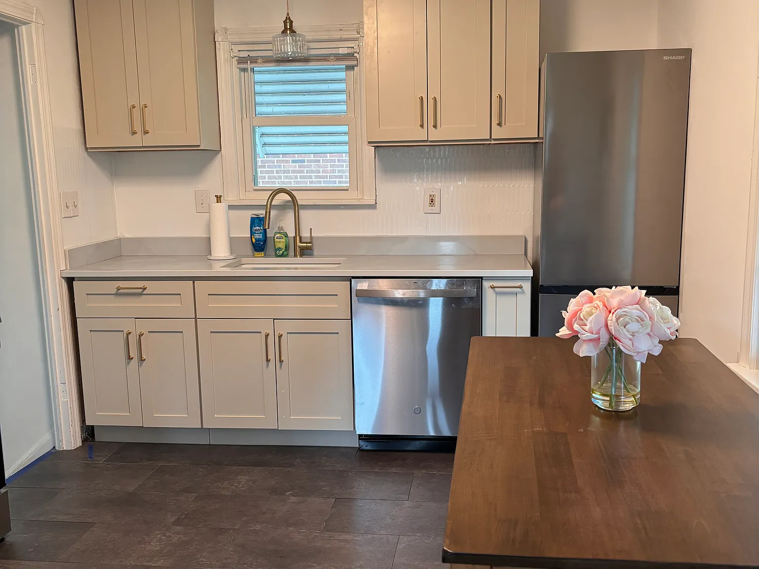 3 bed, 1996 sqft, $3,500 — Photo 2