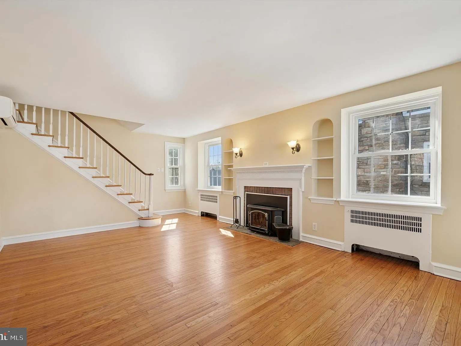 4 bed, 3.5 bath, 2276 sqft, $4,250 — Photo 2