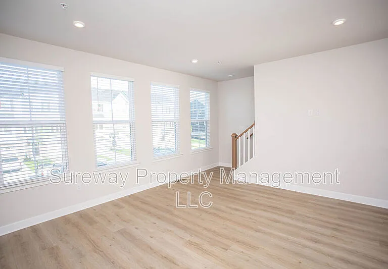 8 Foxwood Dr — Photo 16