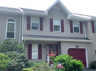 30 Pinehurst Dr, Washington, NJ 07882