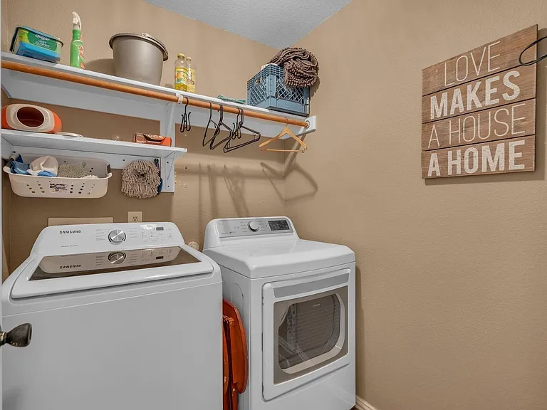 3917 Miramar Dr — Photo 24