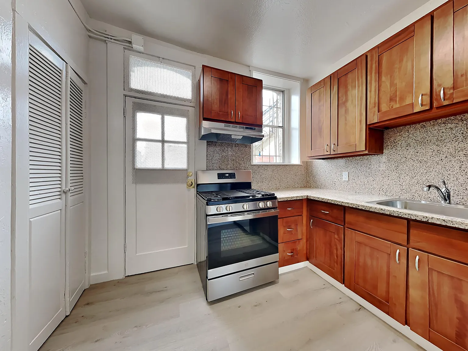 1128 Valencia St. — Photo 3