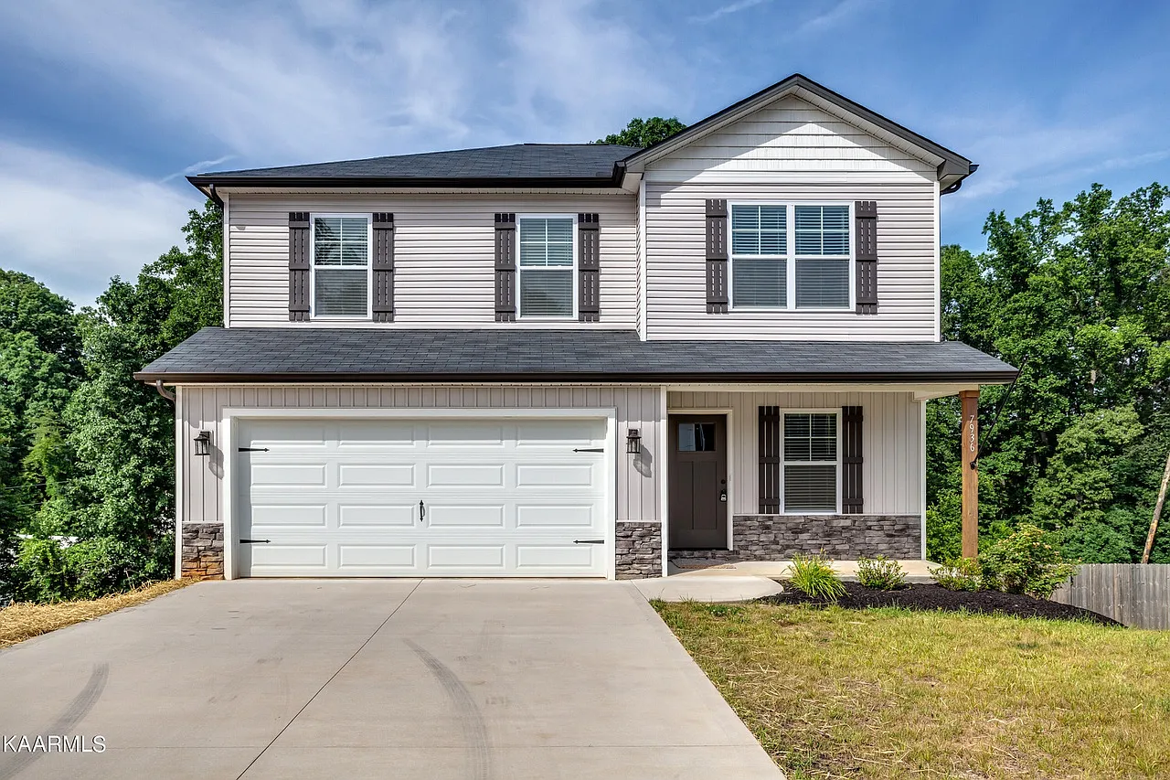5 bed, 3.5 bath, 2280 sqft, $2,800 — Photo 1