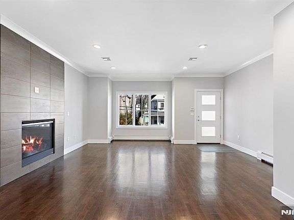 3rd image of 85 Washington Ave #85